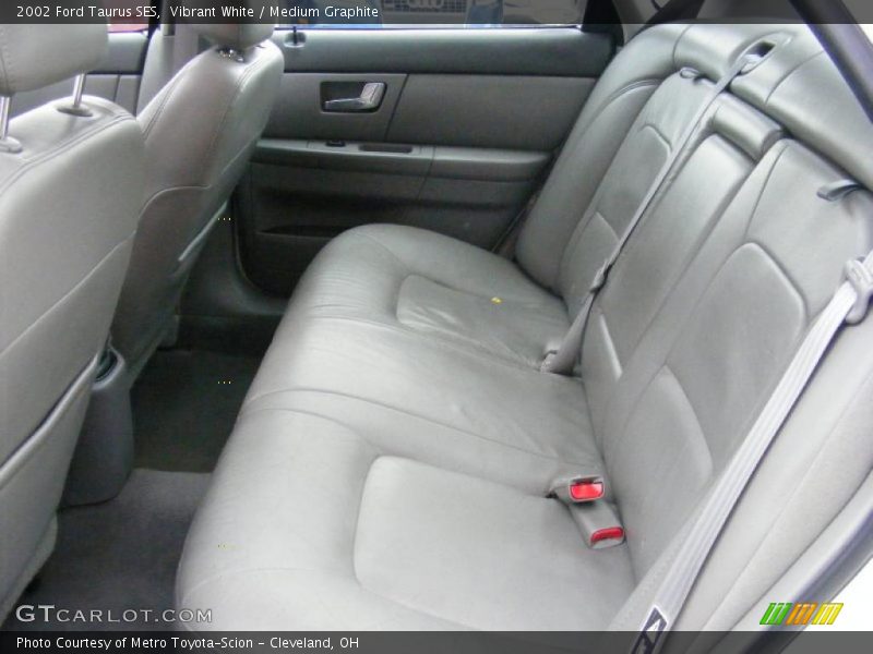 Vibrant White / Medium Graphite 2002 Ford Taurus SES