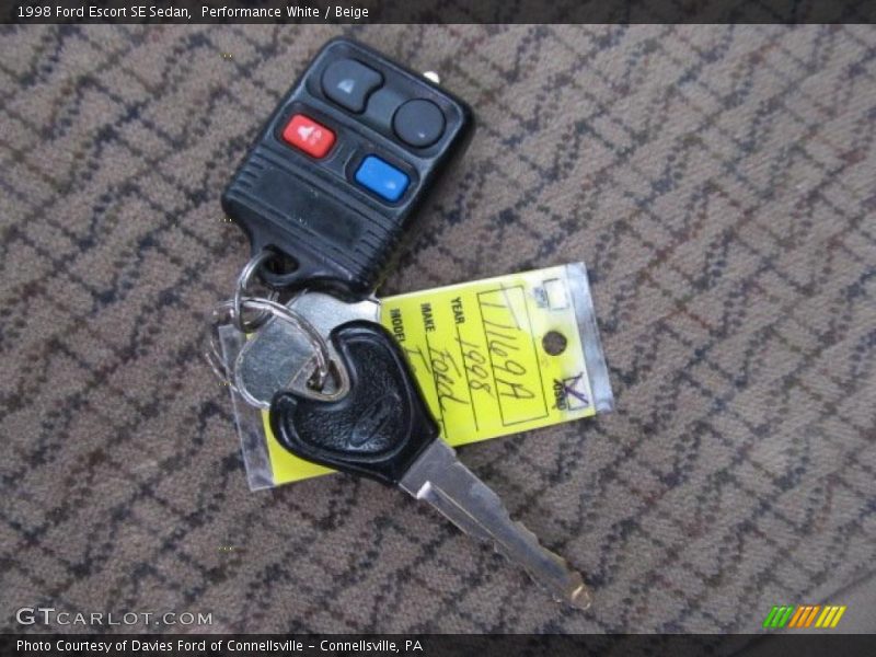 Performance White / Beige 1998 Ford Escort SE Sedan