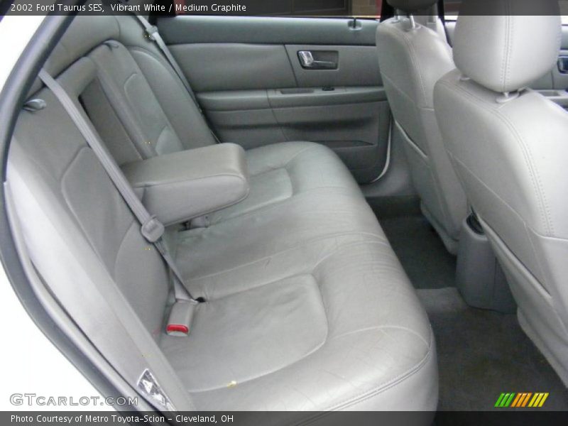 Vibrant White / Medium Graphite 2002 Ford Taurus SES