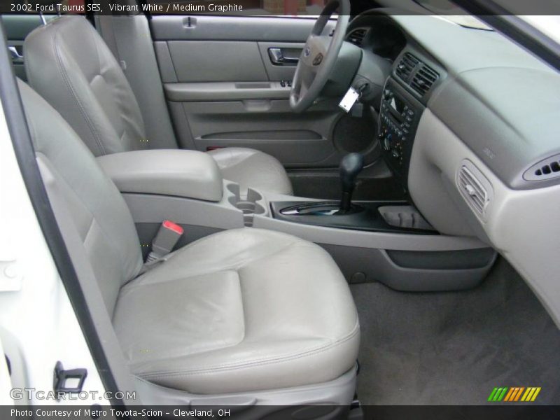 Vibrant White / Medium Graphite 2002 Ford Taurus SES