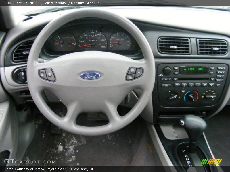 Vibrant White / Medium Graphite 2002 Ford Taurus SES