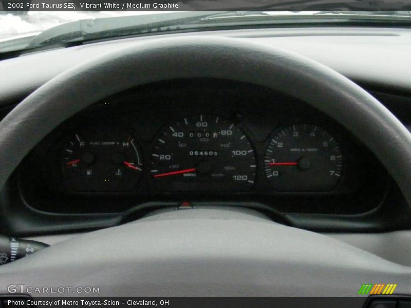 Vibrant White / Medium Graphite 2002 Ford Taurus SES