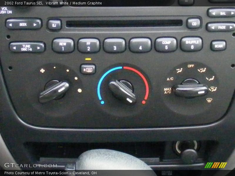 Vibrant White / Medium Graphite 2002 Ford Taurus SES