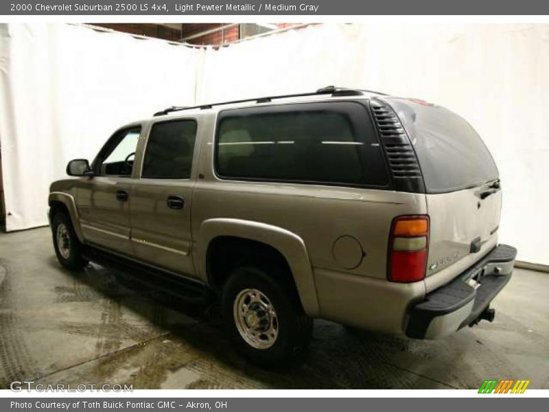 Light Pewter Metallic / Medium Gray 2000 Chevrolet Suburban 2500 LS 4x4