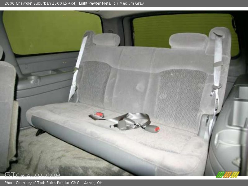 Light Pewter Metallic / Medium Gray 2000 Chevrolet Suburban 2500 LS 4x4