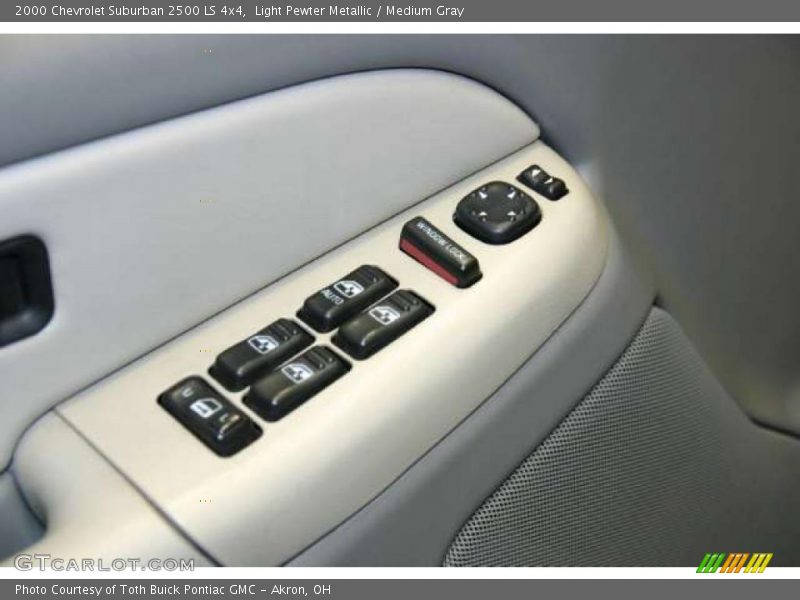 Light Pewter Metallic / Medium Gray 2000 Chevrolet Suburban 2500 LS 4x4