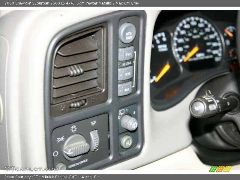 Light Pewter Metallic / Medium Gray 2000 Chevrolet Suburban 2500 LS 4x4