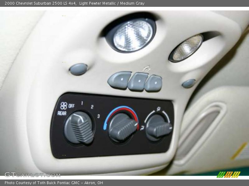 Light Pewter Metallic / Medium Gray 2000 Chevrolet Suburban 2500 LS 4x4
