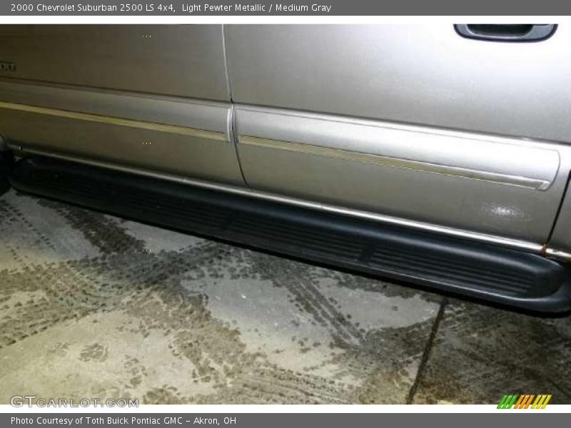 Light Pewter Metallic / Medium Gray 2000 Chevrolet Suburban 2500 LS 4x4