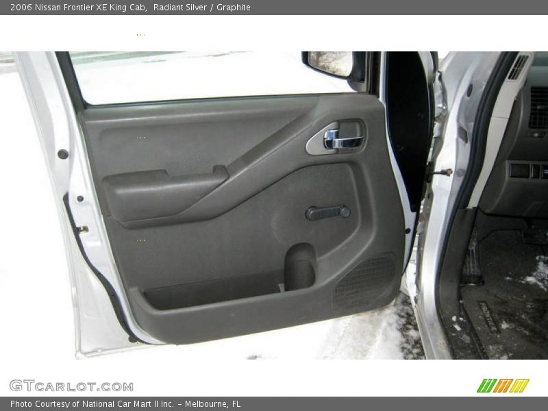 Radiant Silver / Graphite 2006 Nissan Frontier XE King Cab