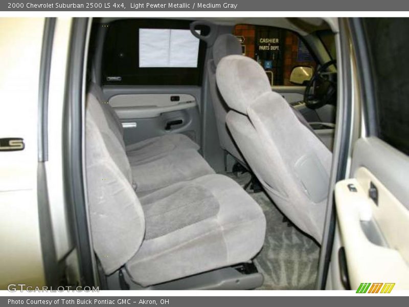 Light Pewter Metallic / Medium Gray 2000 Chevrolet Suburban 2500 LS 4x4
