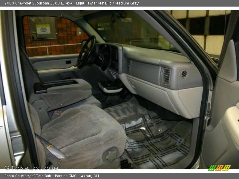 Light Pewter Metallic / Medium Gray 2000 Chevrolet Suburban 2500 LS 4x4