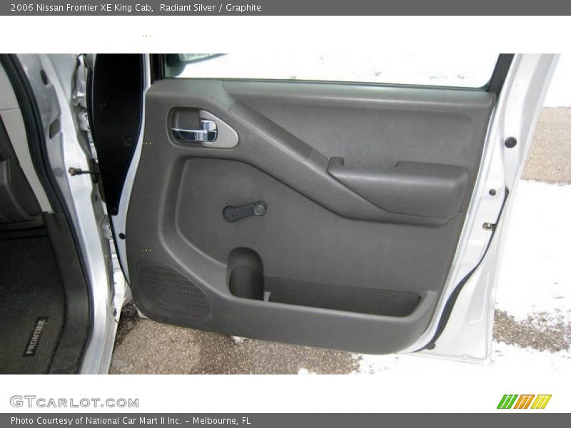 Radiant Silver / Graphite 2006 Nissan Frontier XE King Cab