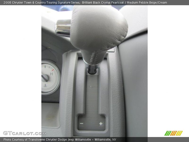 Brilliant Black Crystal Pearlcoat / Medium Pebble Beige/Cream 2008 Chrysler Town & Country Touring Signature Series