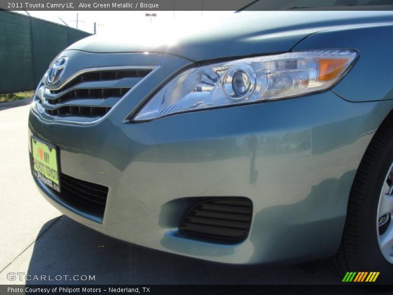 Aloe Green Metallic / Bisque 2011 Toyota Camry LE