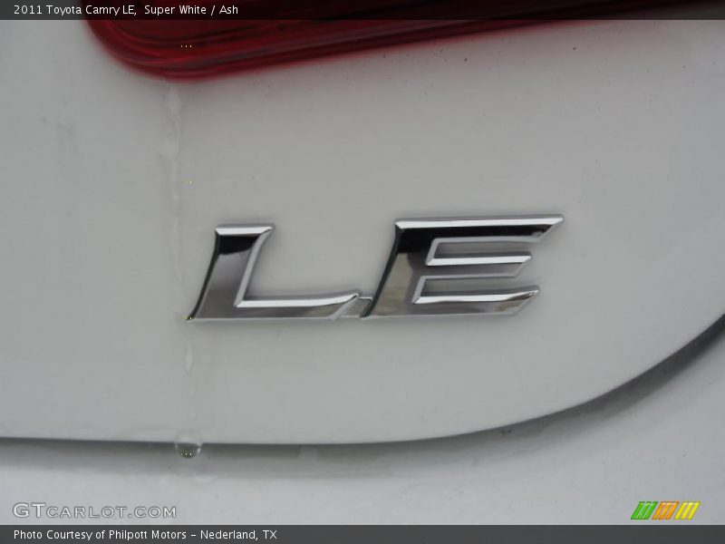 Super White / Ash 2011 Toyota Camry LE