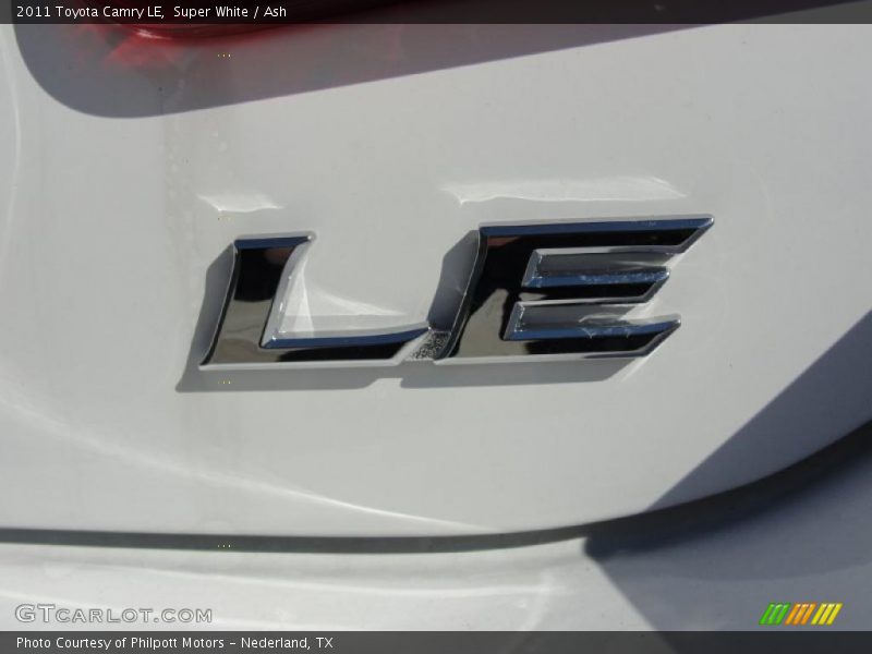 Super White / Ash 2011 Toyota Camry LE