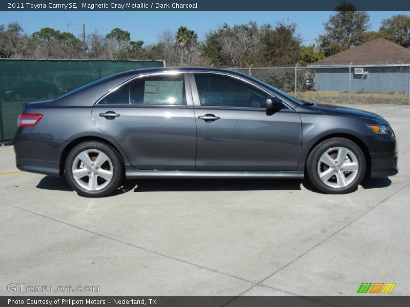 Magnetic Gray Metallic / Dark Charcoal 2011 Toyota Camry SE