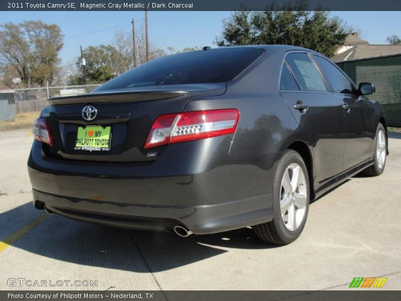 Magnetic Gray Metallic / Dark Charcoal 2011 Toyota Camry SE
