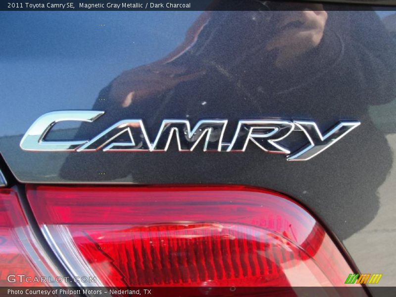 Magnetic Gray Metallic / Dark Charcoal 2011 Toyota Camry SE