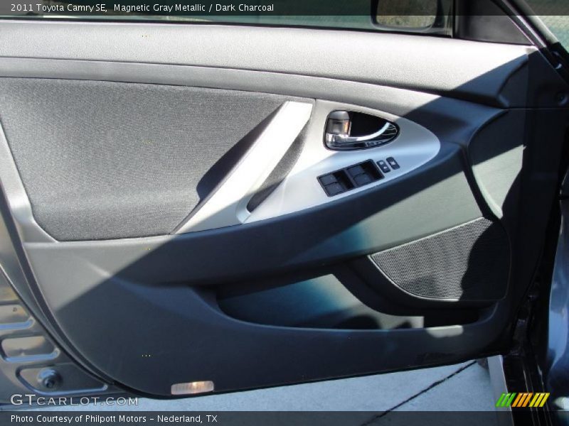 Magnetic Gray Metallic / Dark Charcoal 2011 Toyota Camry SE