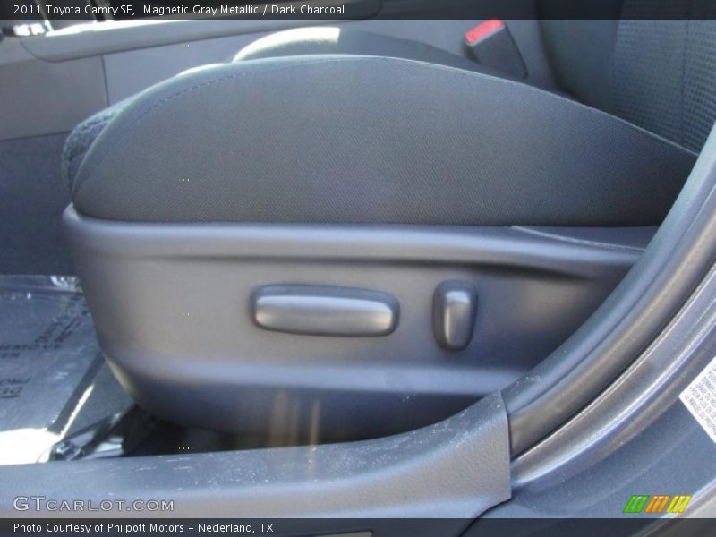 Magnetic Gray Metallic / Dark Charcoal 2011 Toyota Camry SE