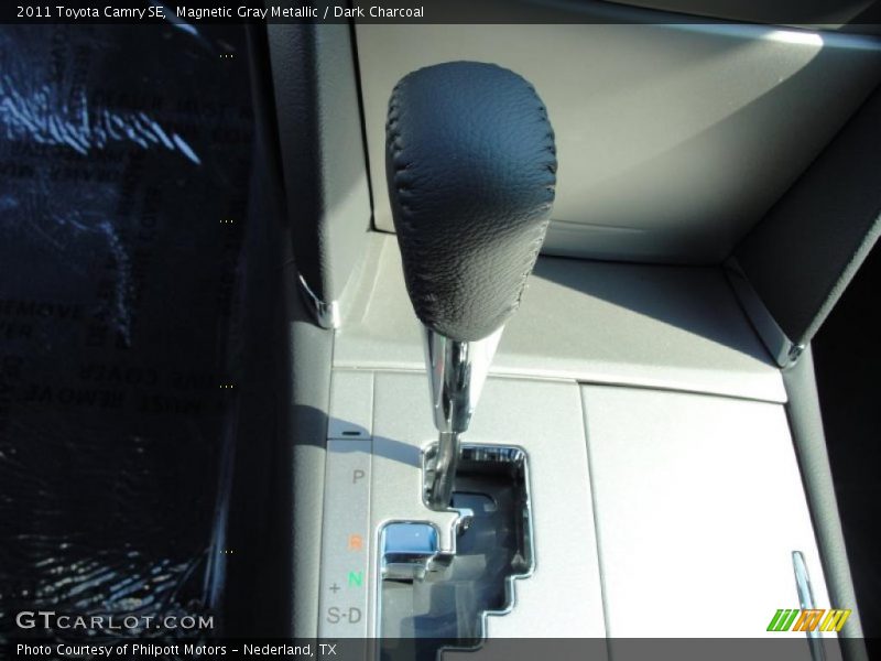 Magnetic Gray Metallic / Dark Charcoal 2011 Toyota Camry SE