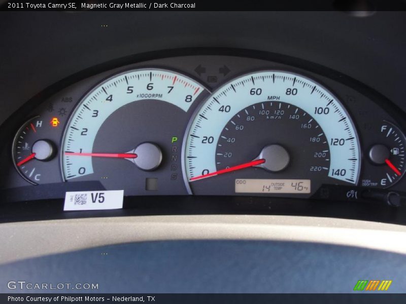 Magnetic Gray Metallic / Dark Charcoal 2011 Toyota Camry SE