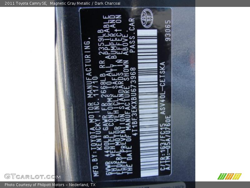 Magnetic Gray Metallic / Dark Charcoal 2011 Toyota Camry SE