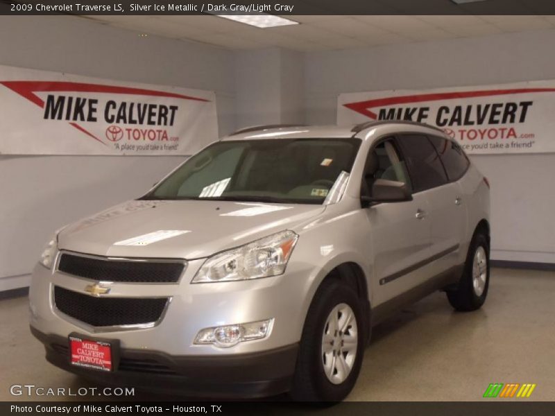 Silver Ice Metallic / Dark Gray/Light Gray 2009 Chevrolet Traverse LS