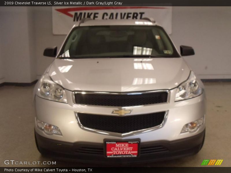 Silver Ice Metallic / Dark Gray/Light Gray 2009 Chevrolet Traverse LS
