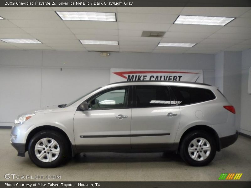 Silver Ice Metallic / Dark Gray/Light Gray 2009 Chevrolet Traverse LS