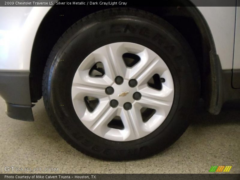 Silver Ice Metallic / Dark Gray/Light Gray 2009 Chevrolet Traverse LS
