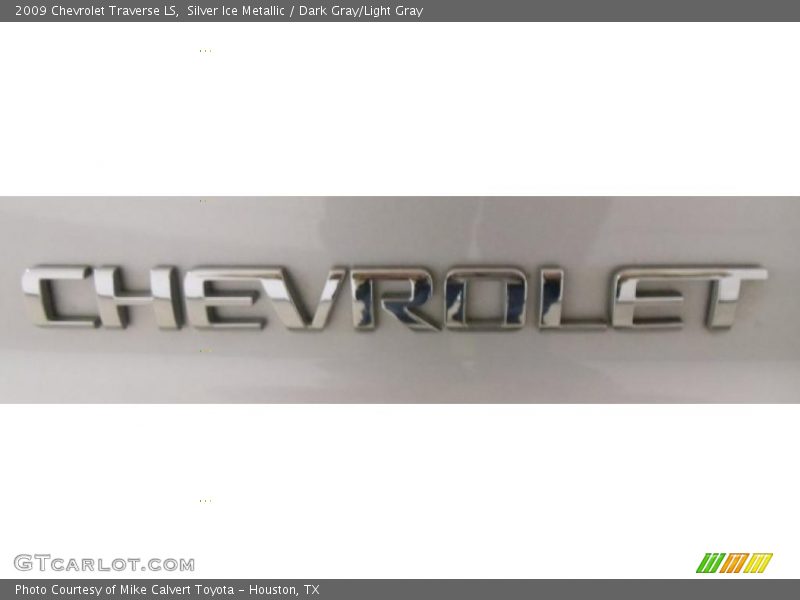 Silver Ice Metallic / Dark Gray/Light Gray 2009 Chevrolet Traverse LS