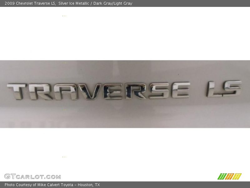 Silver Ice Metallic / Dark Gray/Light Gray 2009 Chevrolet Traverse LS