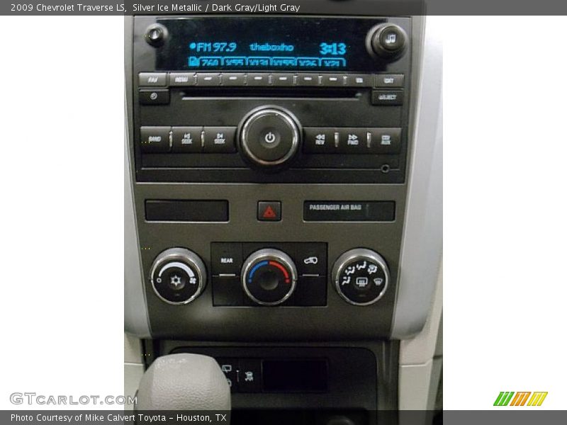 Silver Ice Metallic / Dark Gray/Light Gray 2009 Chevrolet Traverse LS