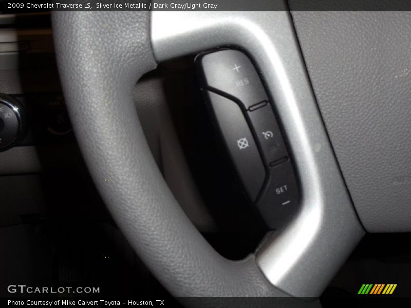 Silver Ice Metallic / Dark Gray/Light Gray 2009 Chevrolet Traverse LS