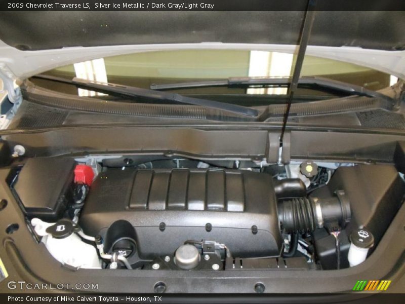 Silver Ice Metallic / Dark Gray/Light Gray 2009 Chevrolet Traverse LS