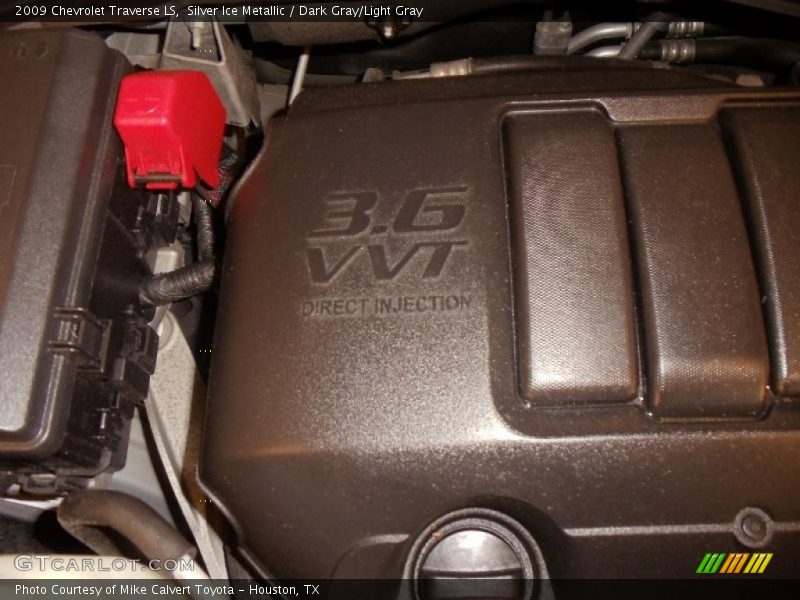Silver Ice Metallic / Dark Gray/Light Gray 2009 Chevrolet Traverse LS