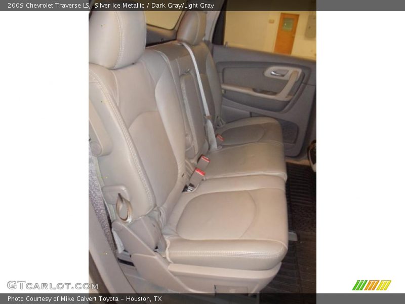 Silver Ice Metallic / Dark Gray/Light Gray 2009 Chevrolet Traverse LS