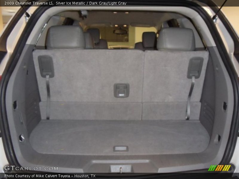 Silver Ice Metallic / Dark Gray/Light Gray 2009 Chevrolet Traverse LS