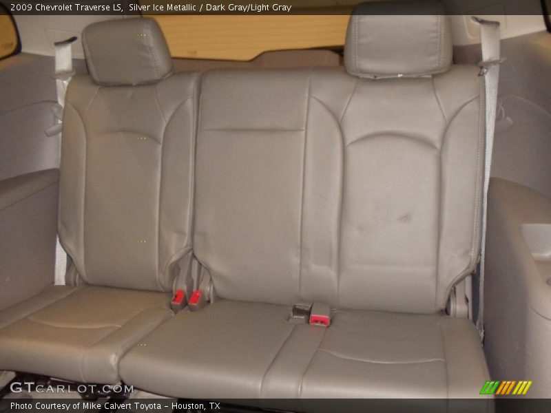 Silver Ice Metallic / Dark Gray/Light Gray 2009 Chevrolet Traverse LS