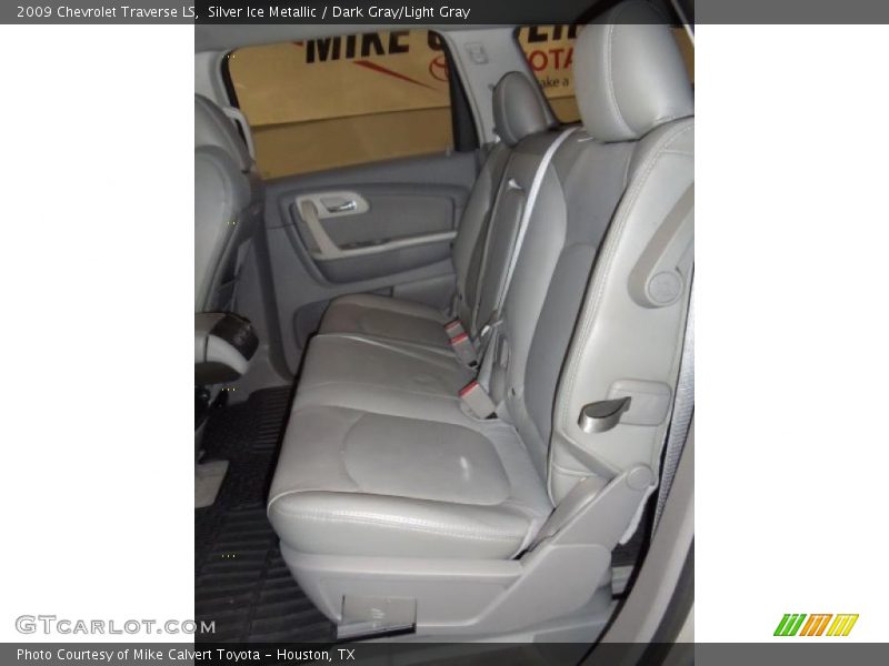 Silver Ice Metallic / Dark Gray/Light Gray 2009 Chevrolet Traverse LS