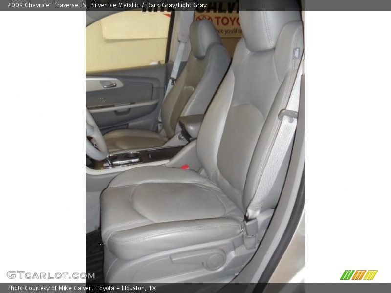 Silver Ice Metallic / Dark Gray/Light Gray 2009 Chevrolet Traverse LS