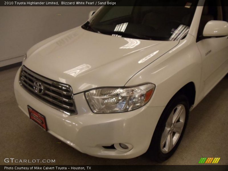 Blizzard White Pearl / Sand Beige 2010 Toyota Highlander Limited