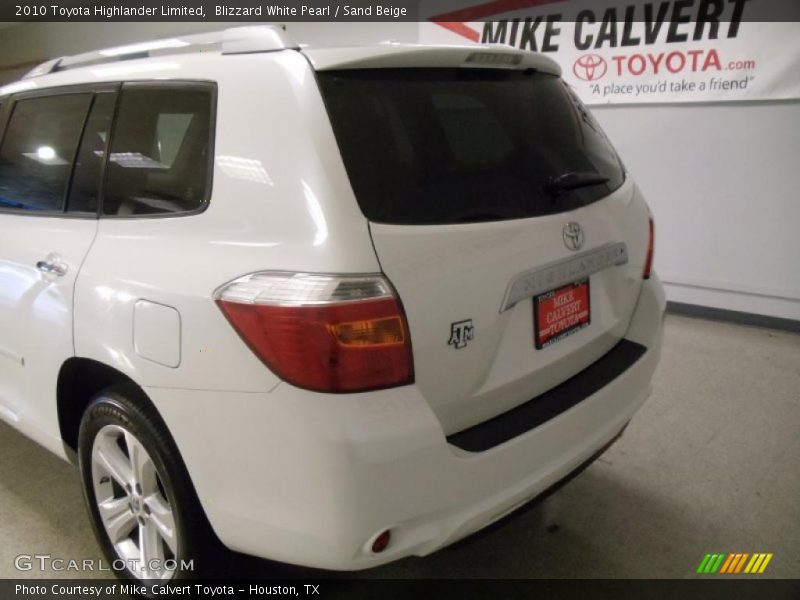 Blizzard White Pearl / Sand Beige 2010 Toyota Highlander Limited