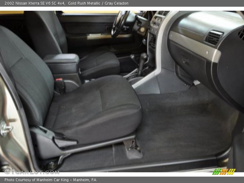 Gold Rush Metallic / Gray Celadon 2002 Nissan Xterra SE V6 SC 4x4