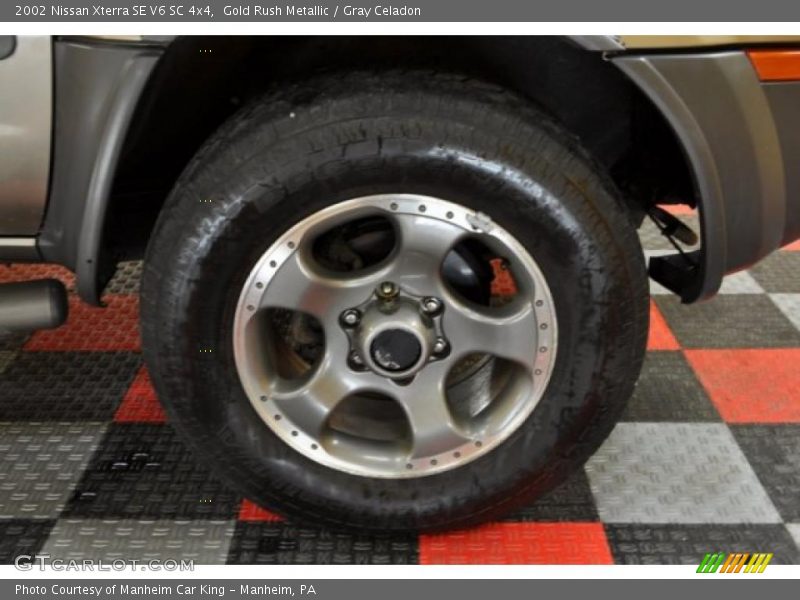 Gold Rush Metallic / Gray Celadon 2002 Nissan Xterra SE V6 SC 4x4