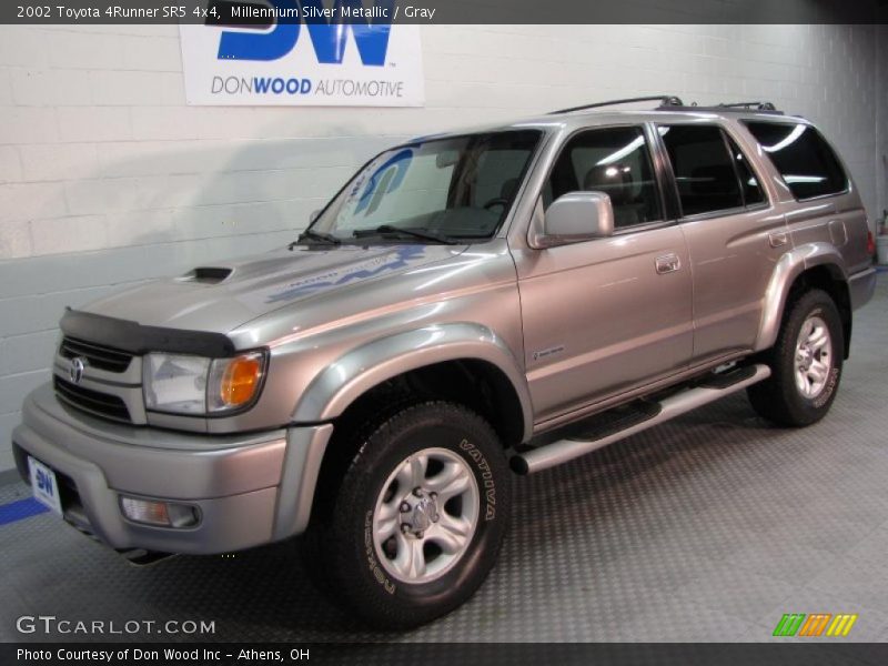 Millennium Silver Metallic / Gray 2002 Toyota 4Runner SR5 4x4