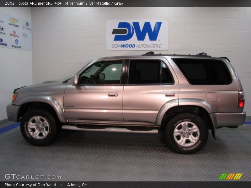 Millennium Silver Metallic / Gray 2002 Toyota 4Runner SR5 4x4
